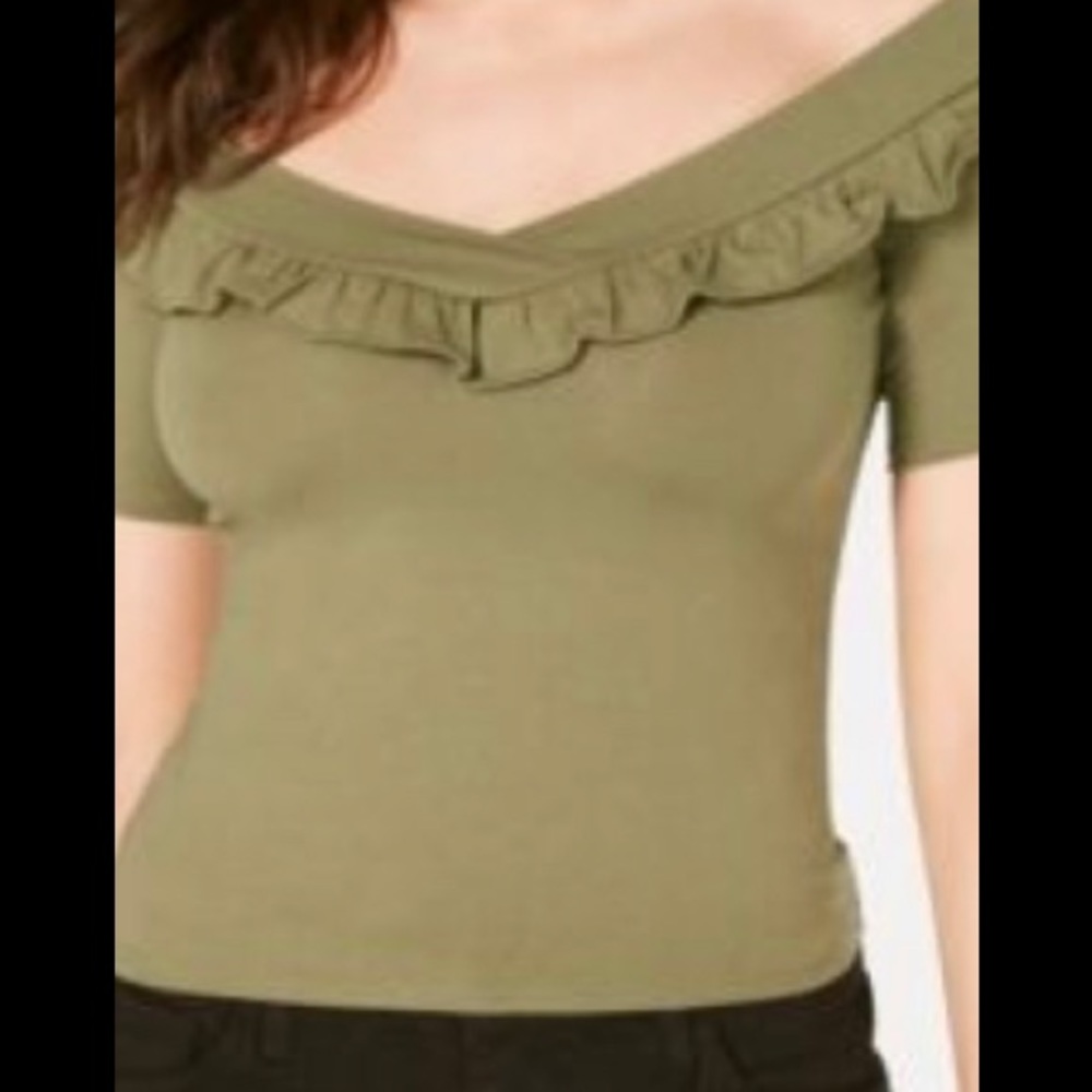 NWOT! Guess Kaye Ruffled Guess top